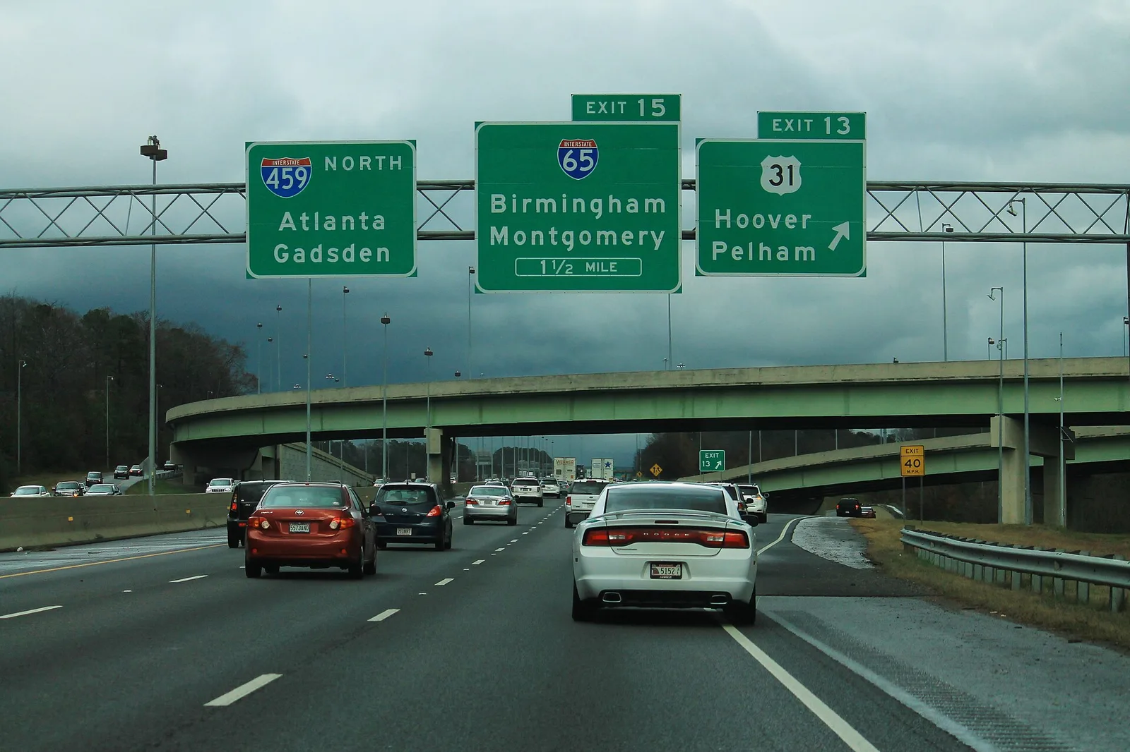 Northbound I-459 in Hoover approaching Exit 13 for U.S. 31 and the I-65 interchange.
